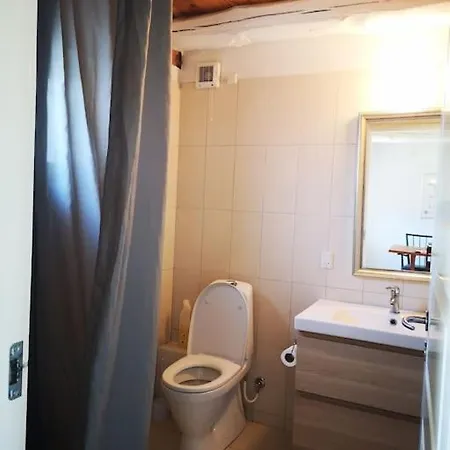 Dejlig 3 Vaerelses Lejlighed Pa Okologisk Gard. Hébergement de vacances Mern