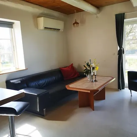 Dejlig 3 Vaerelses Lejlighed Pa Okologisk Gard. Hébergement de vacances
